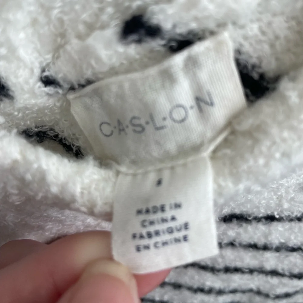 Caslon Women’s Cream White & Black Striped Fuzzy V Neck Long Sleeve Sweater - S